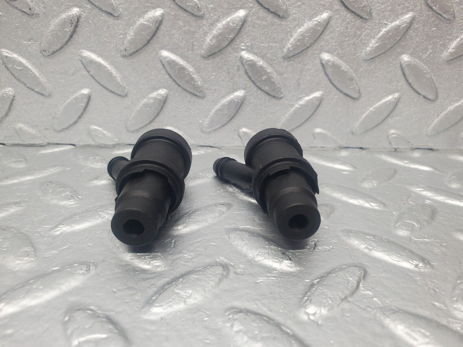 46040 Mercedes-Benz W126 420SE Fuel Injector Holder 2X