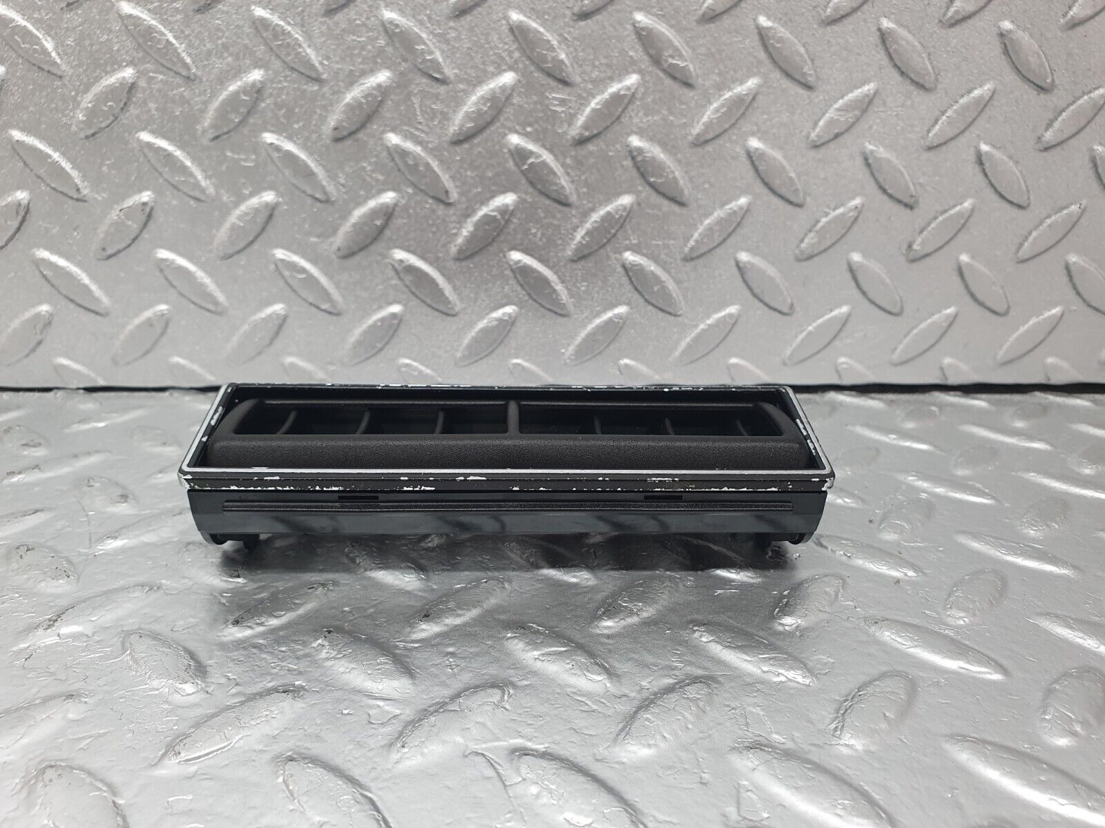 43679 Mercedes-Benz C126 380SEC Coupe Centre Console Air Vent 1268300013