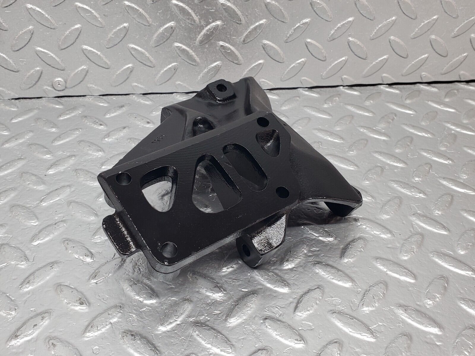 44476 Mercedes-Benz W123 280E Alternator Generator Bracket 1101550735