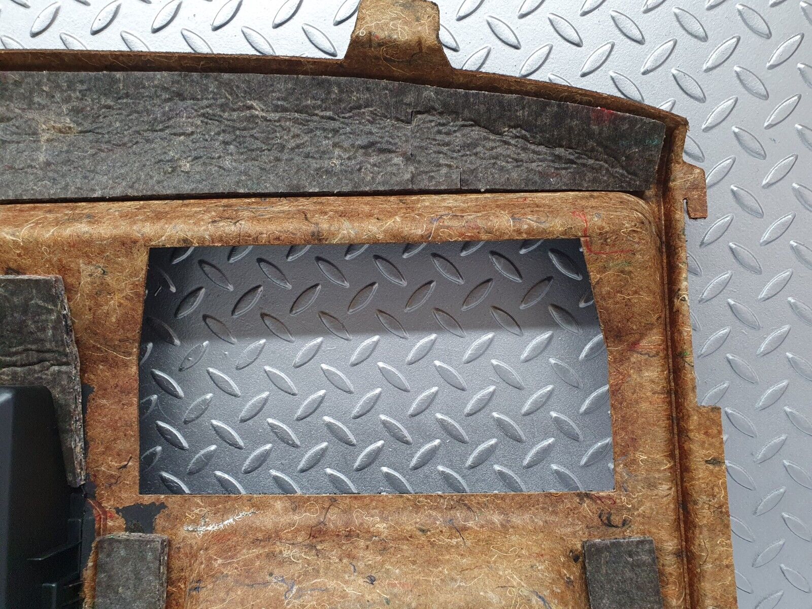 41819 Mercedes-Benz W202 C200 Rear Parcel Shelf 2026904646 2028400074