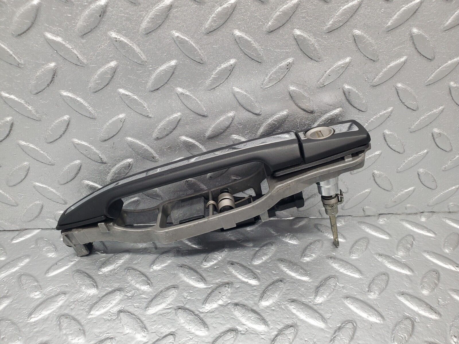 46141 Mercedes-Benz W124 Front Left Exterior Door Handle No Key