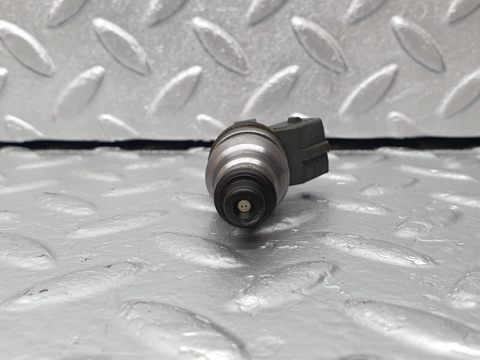 42373 Mercedes-Benz R129 320SL Coupe Fuel Injector Bosch 0000787323 0280155209