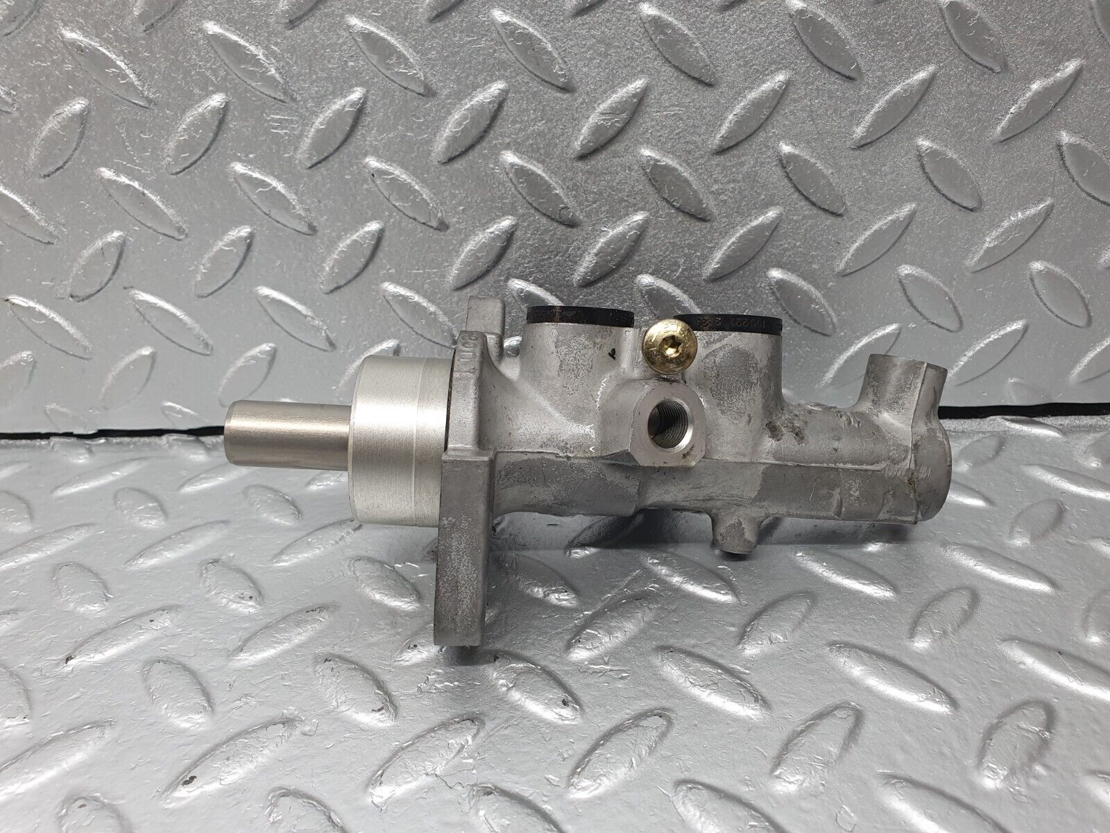 41790 Mercedes-Benz W202 C200 Brake Master Cylinder Lucas