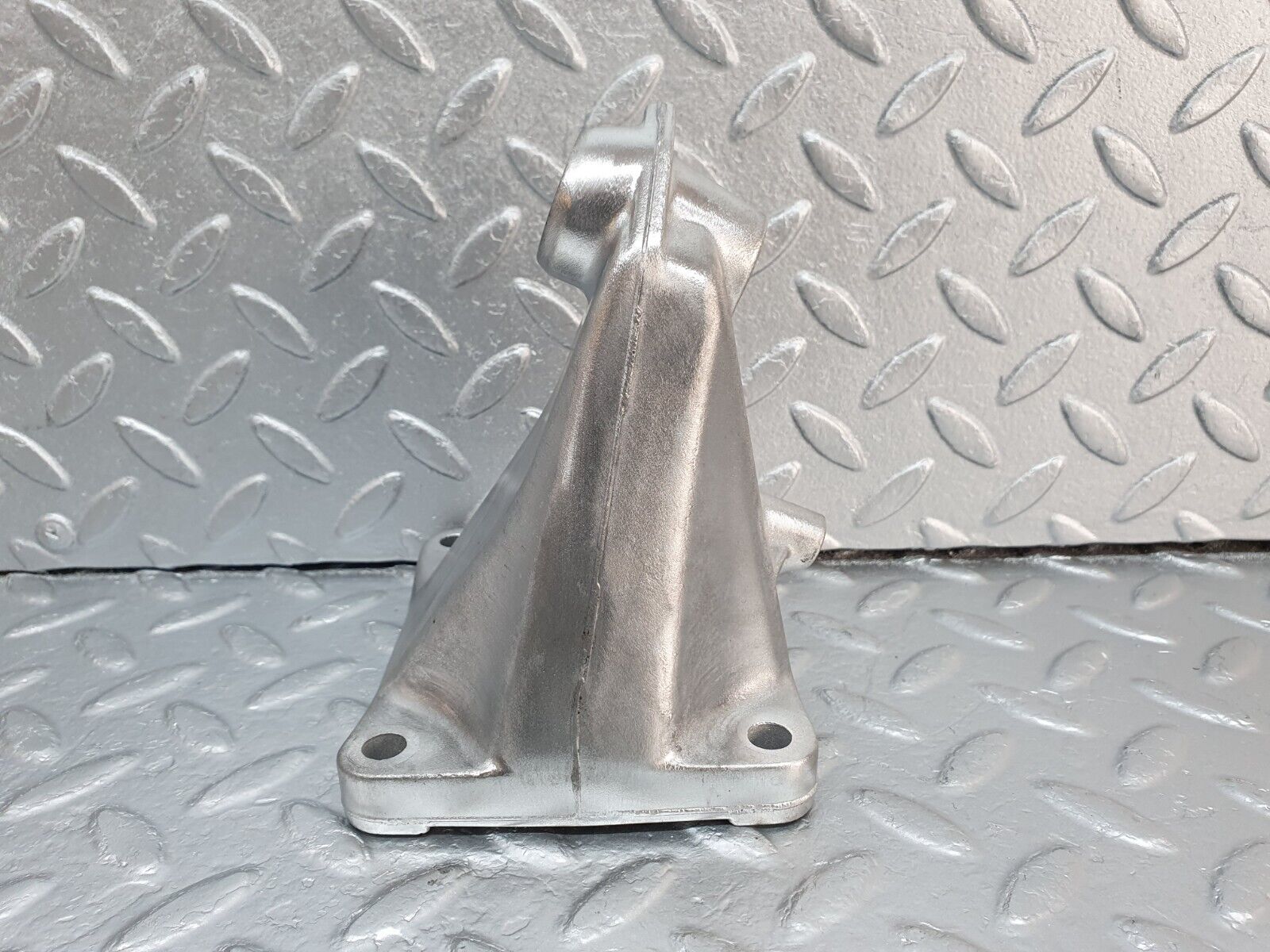 41888 Mercedes-Benz W202 C200 Engine Mount Bracket Right Side 6042230004