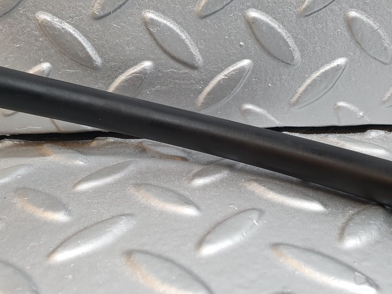 41979 Mercedes-Benz W202 C200 Fuel Injector Rail Hose Pipe