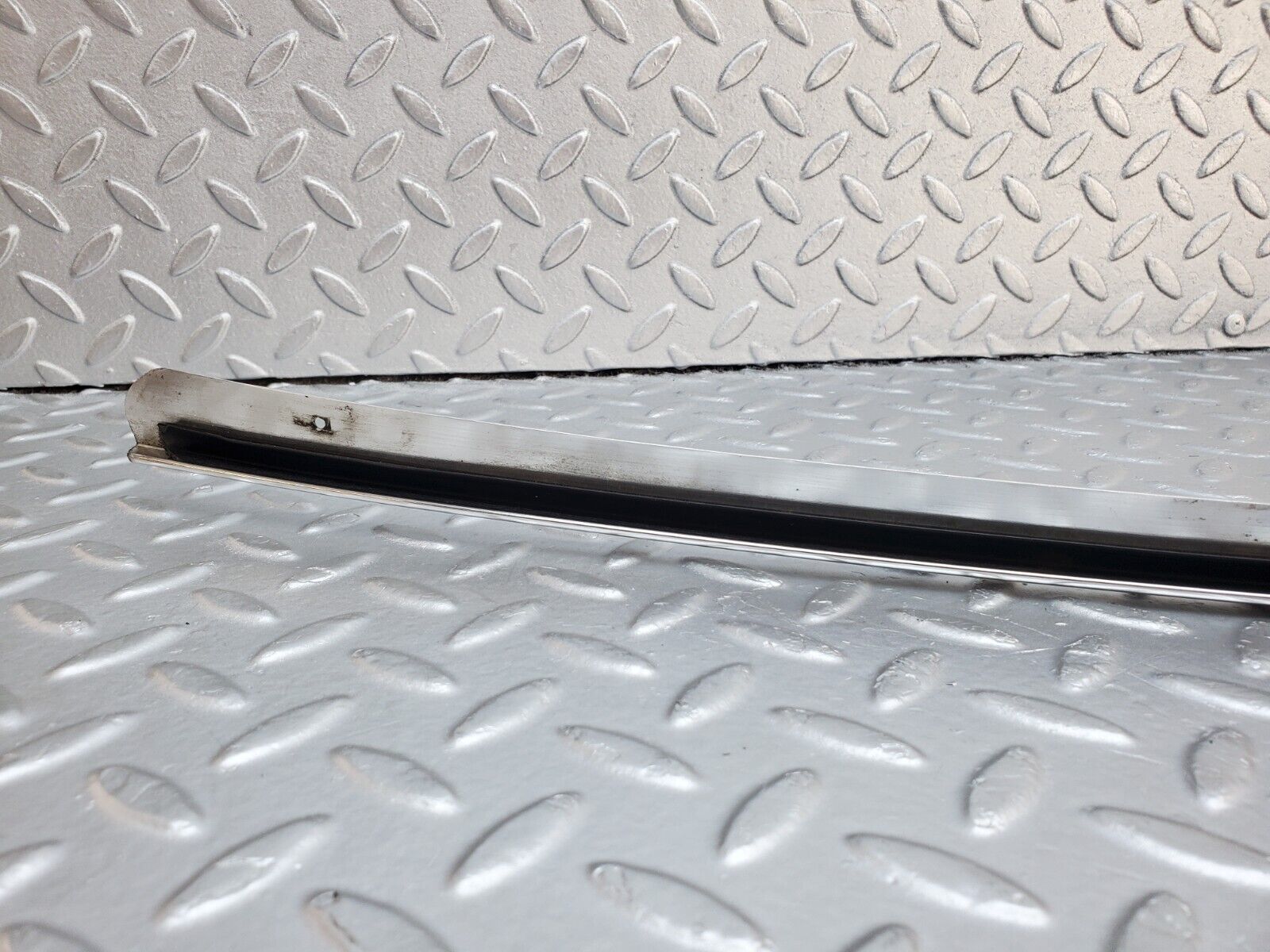 45996 Mercedes-Benz W126 420SE Roof Chrome Trim Left Side