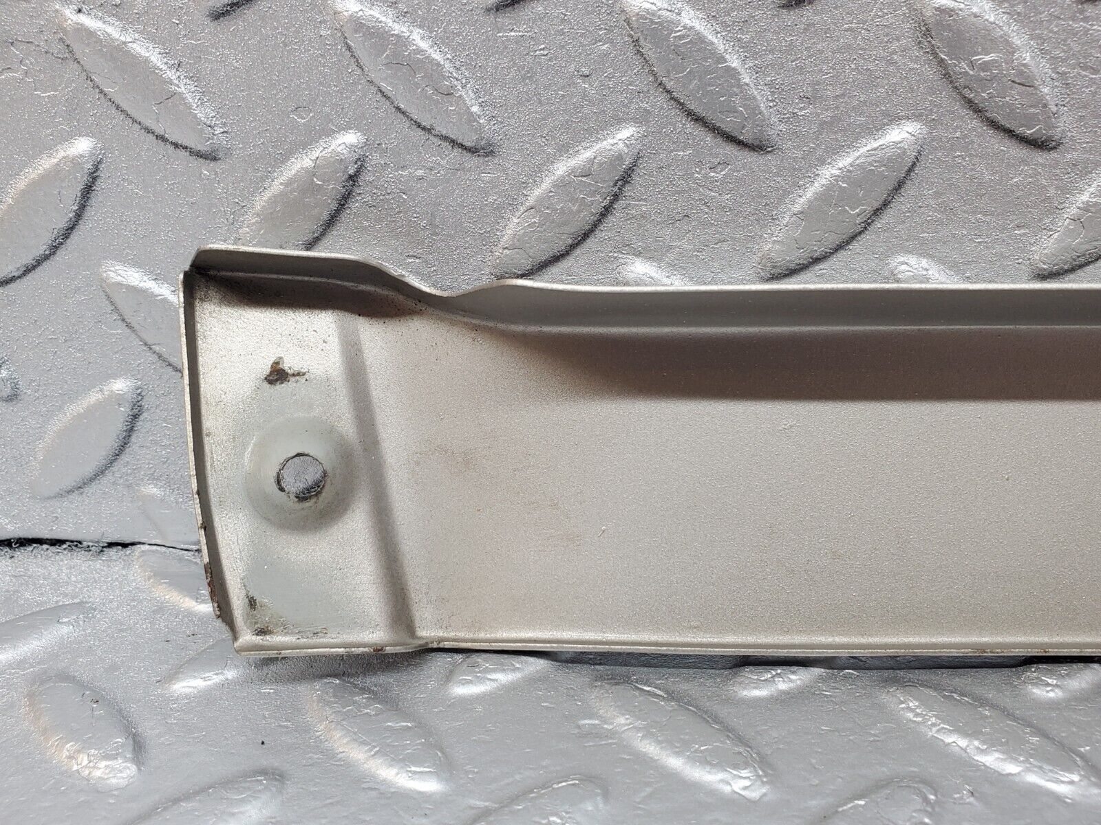 45662 Mercedes-Benz W126 420SE Under Headlight Trim Left Side