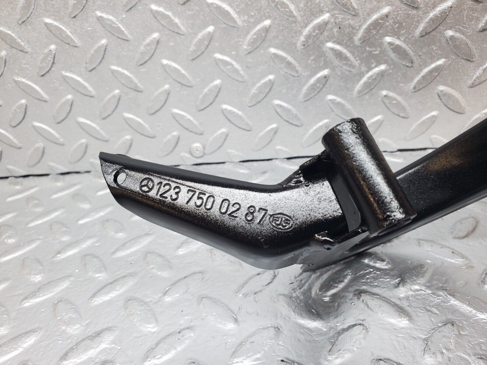 44480 Mercedes-Benz W123 280E Trunk Lid Hinge Right Side 1237500287