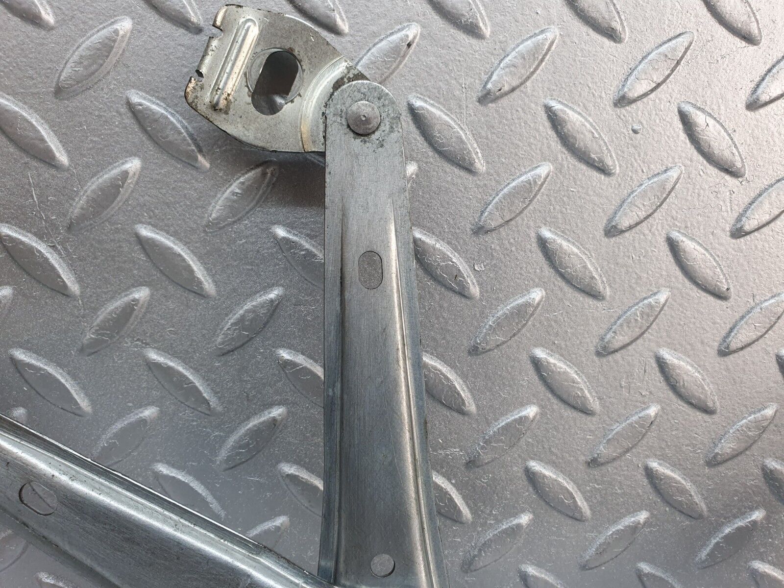 41938 Mercedes-Benz W202 C200 Front Left Power Window Regulator