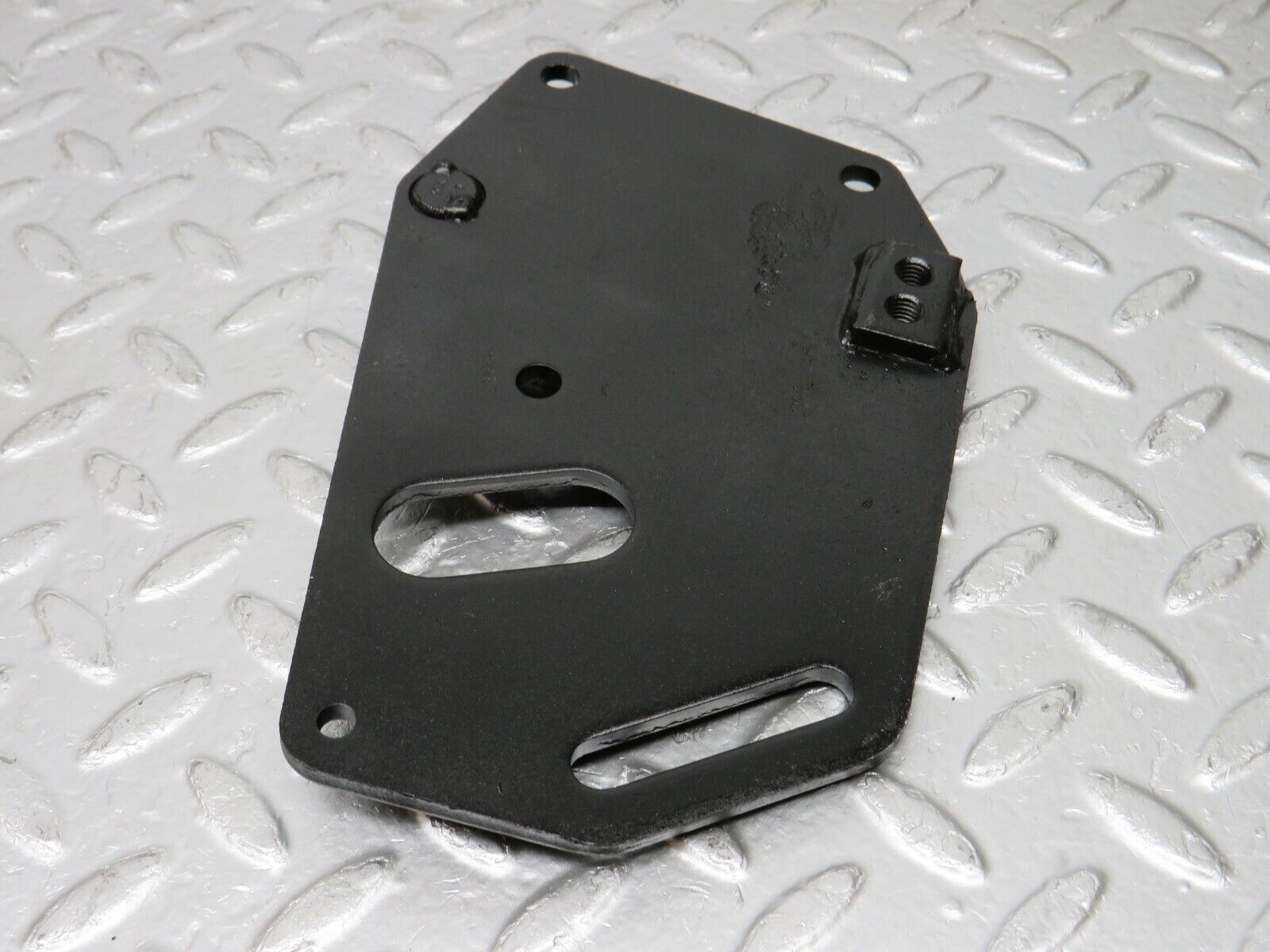 32985 Mercedes-Benz C107 R107 350 V8 Power Steering Pump Bracket