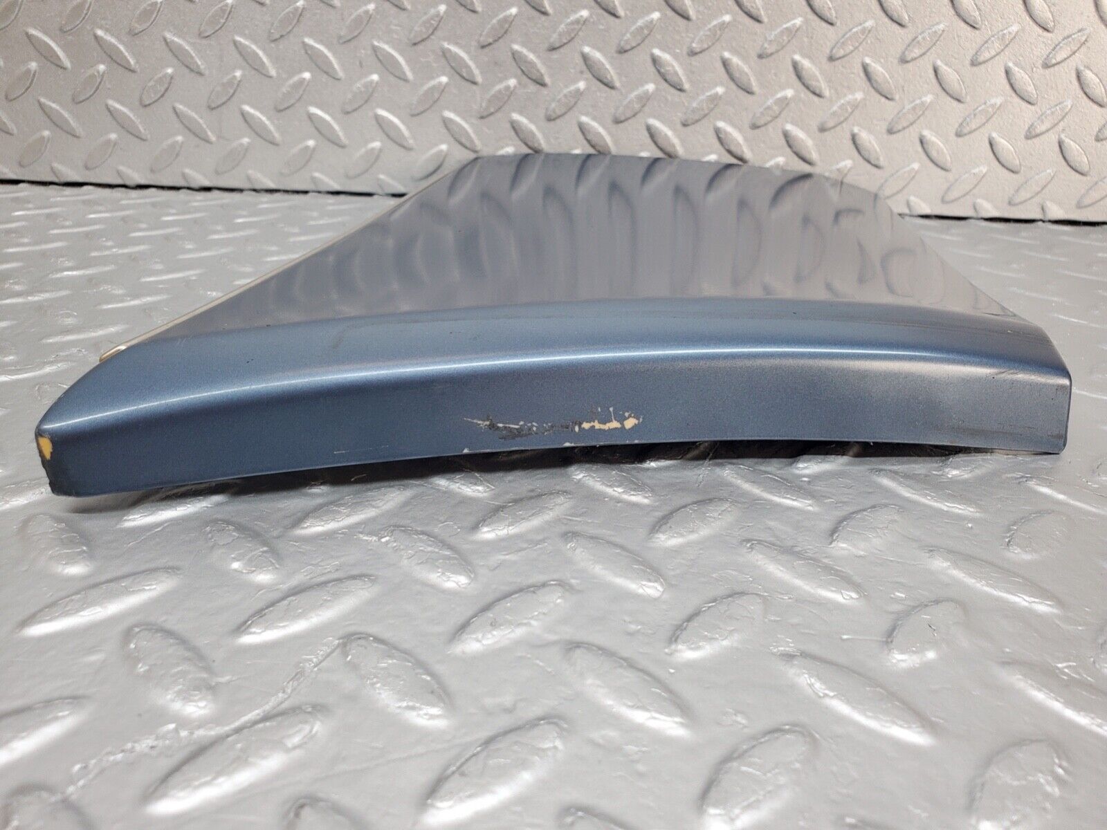 44646 Mercedes-Benz W124 220E Front Left Fender Wing Moulding Trim 1246901340