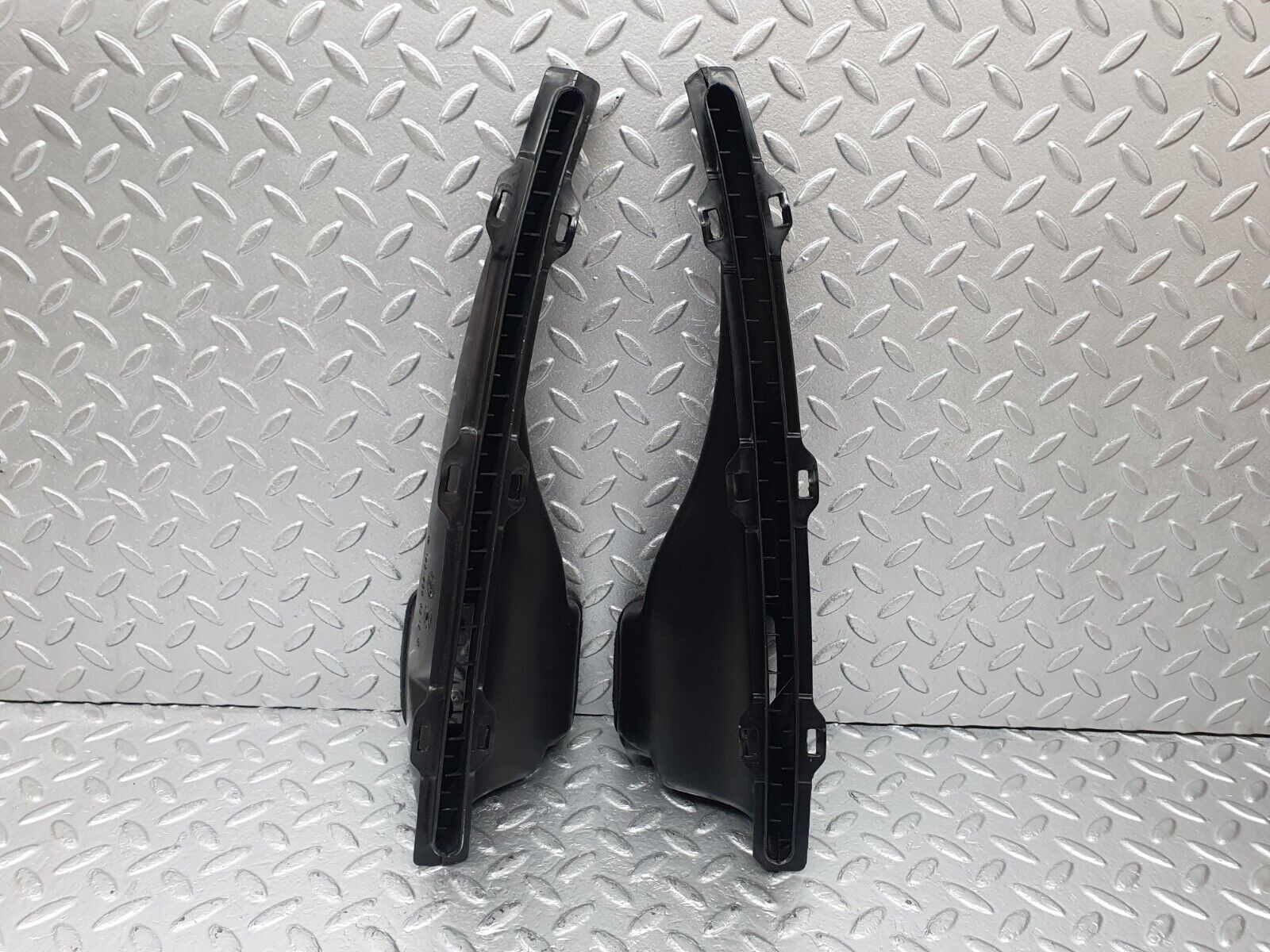 43886 Mercedes-Benz C123 230CE Coupe Air Duct Vent 2x 1238300219 1238300119