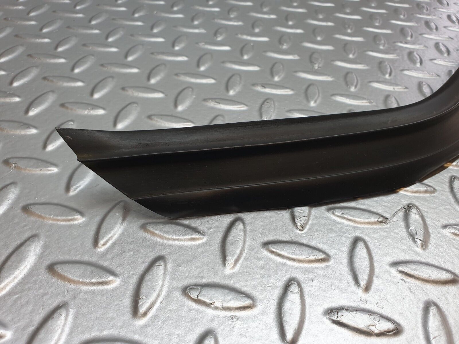 41714 Mercedes-Benz W124 200E Rear Windscreen Lower Rubber Seal