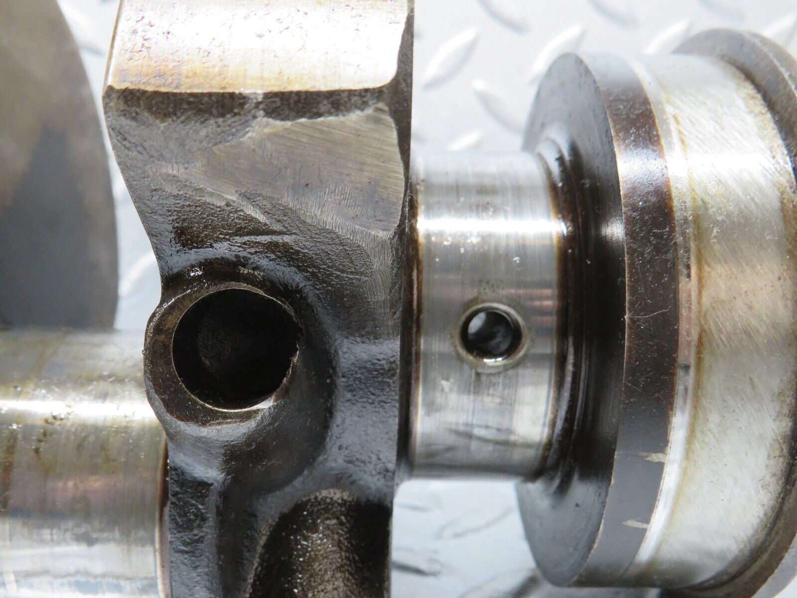 32813 Mercedes-Benz C107 R107 350 V8 Crankshaft 1160310801