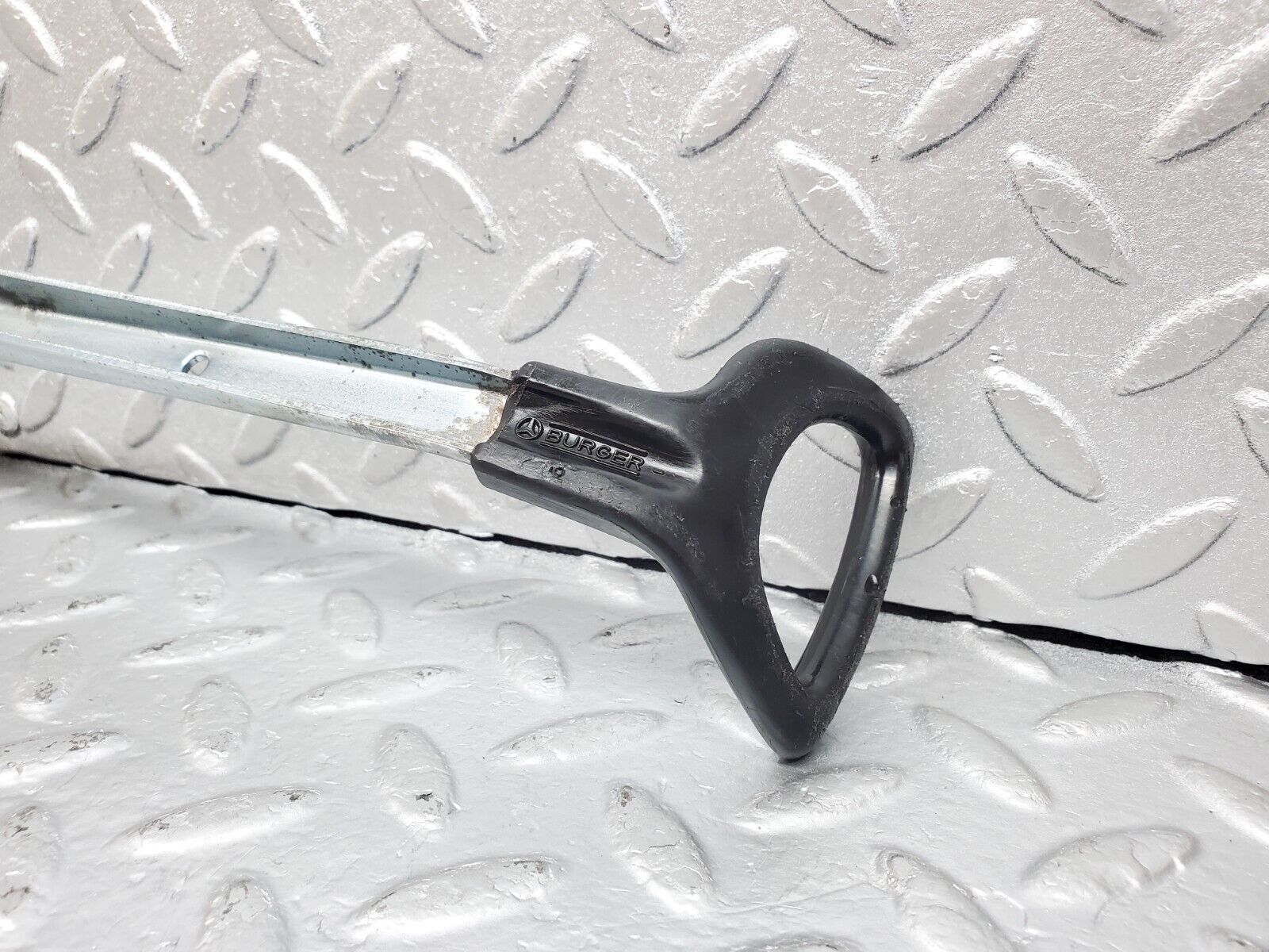 44414 Mercedes-Benz W123 280E Front Right Seat Sliding Adjust Handle