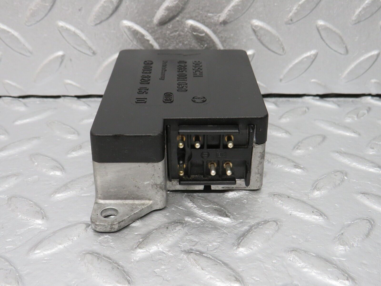 39100 Mercedes-Benz R107 500SL Crash Sensor Bosch 0038200610 0285001050