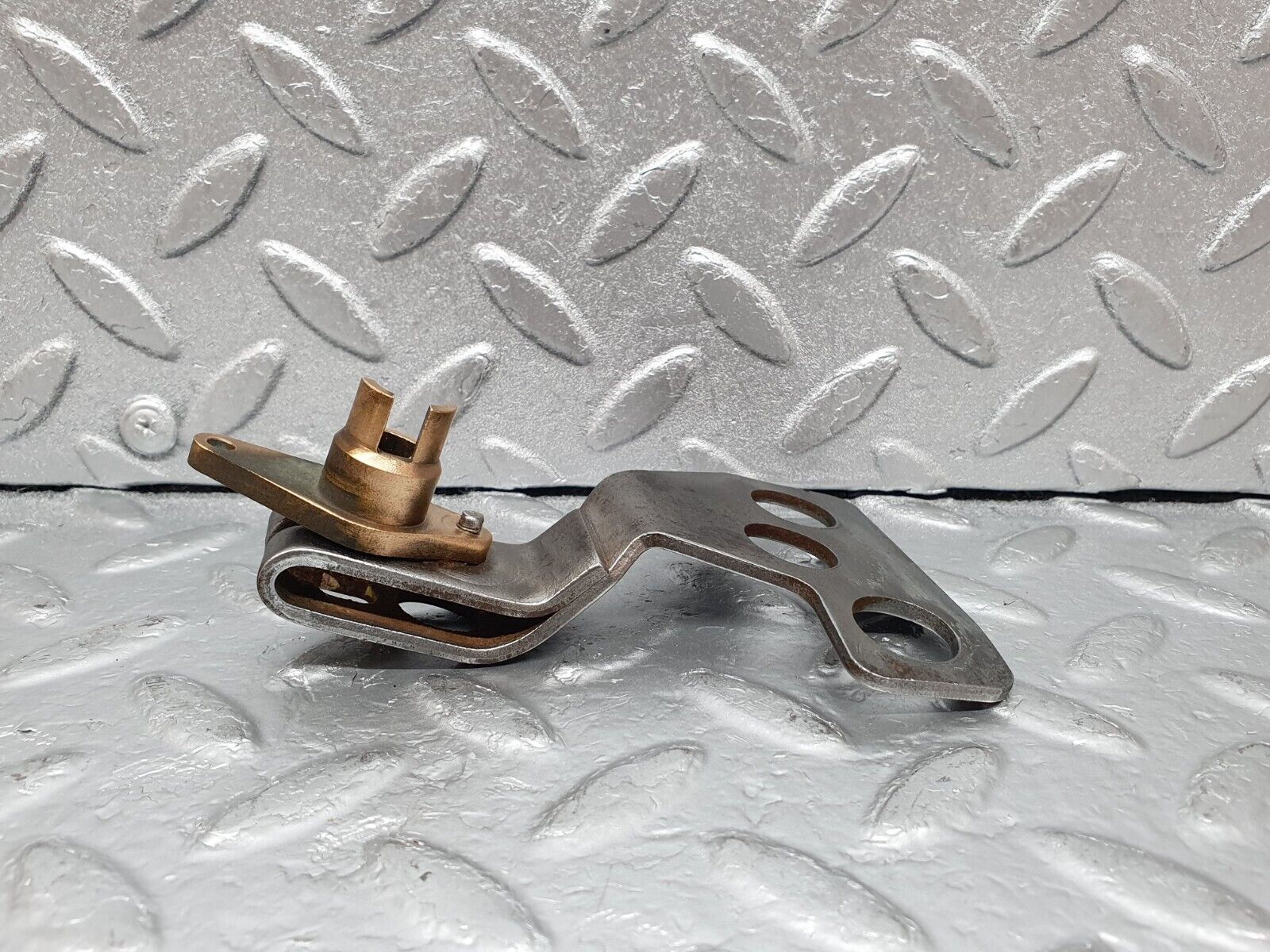 44231 Mercedes-Benz C107 350SLC Coupe Automatic Gearbox Linkage Bracket 722.001