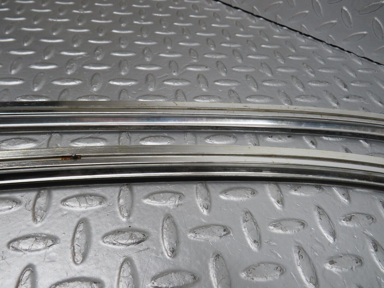 39864 Mercedes-Benz R107 350SL Soft Top Cover Chrome Trim