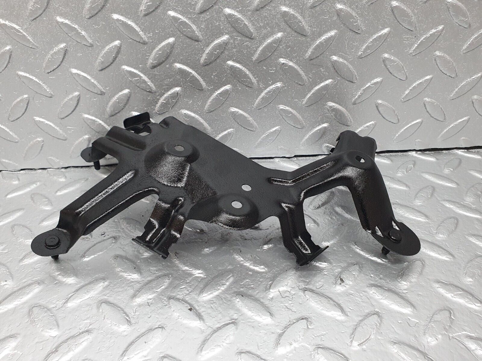 42121 Mercedes-Benz W202 C200 Fuel Pump Bracket