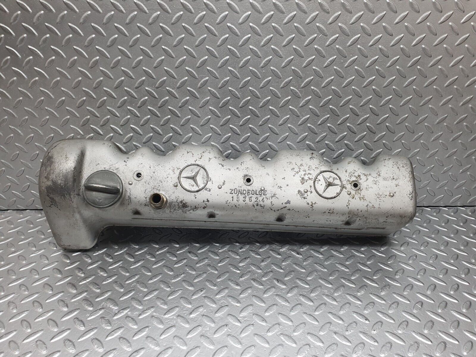 43388 Mercedes-Benz W108 280SE Cylinder Head Valve Cover 1300160005