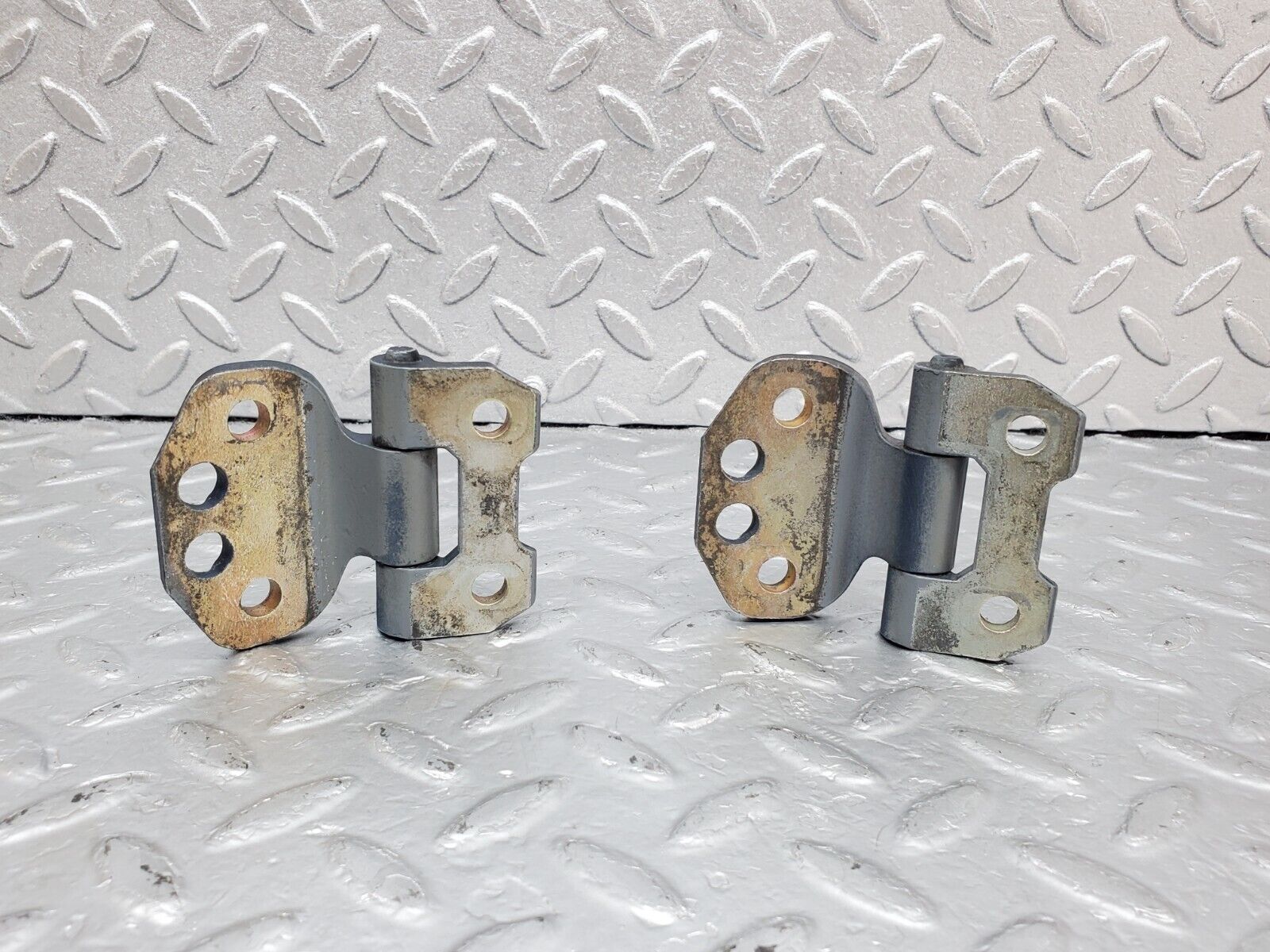 44750 Mercedes-Benz W124 220E Door Hinge Right Side