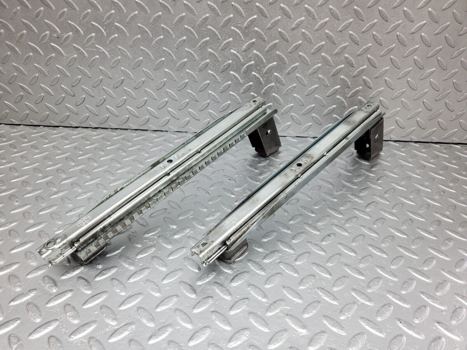 44531 Mercedes-Benz W123 280E Front Left Seat Rail Pair