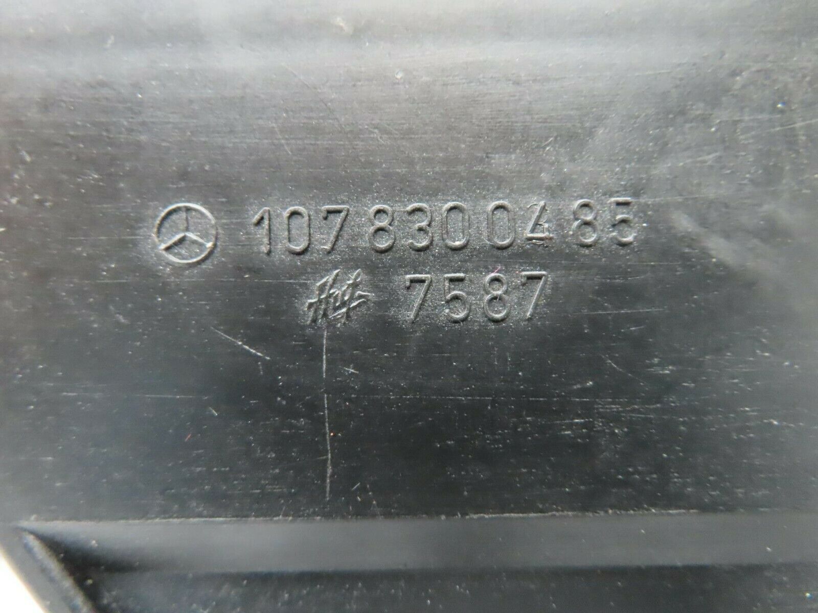 15607 Mercedes-Benz R107 450SL Air Vent Control Lever Right 1078300485