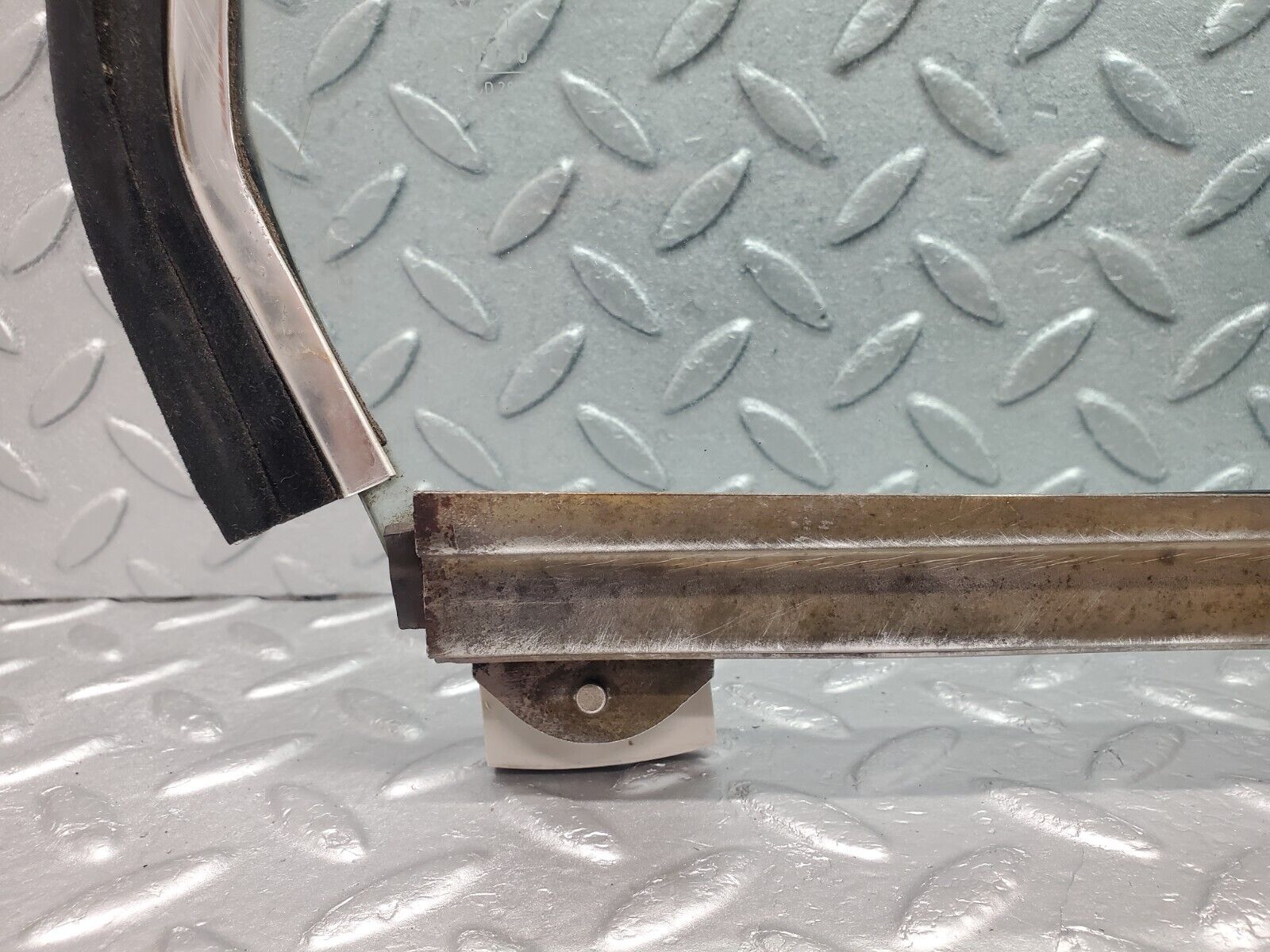 46432 Mercedes-Benz C123 280CE Coupe Rear Left Window Glass