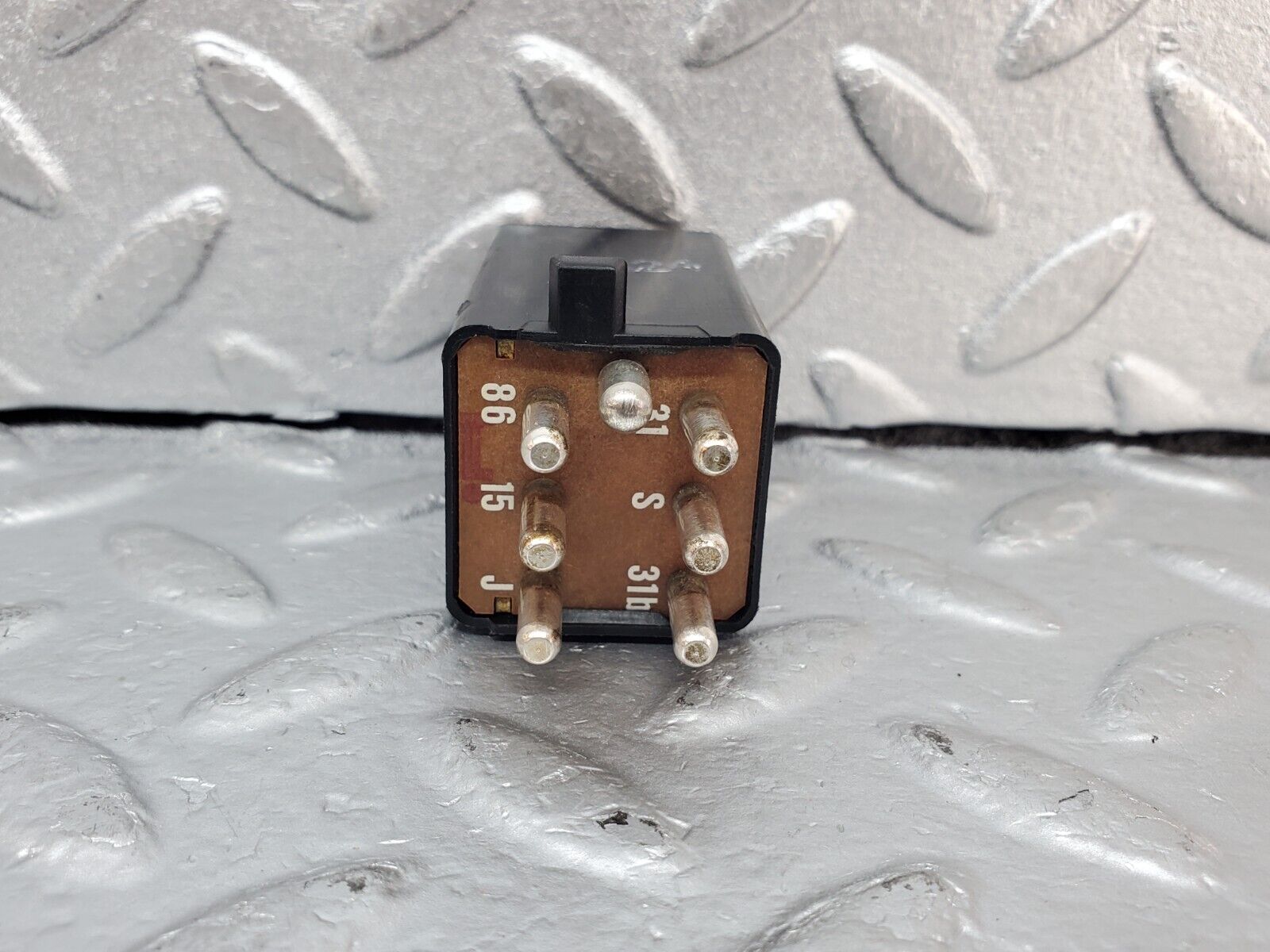 44357 Mercedes-Benz W123 280E Intermittent Wiper Relay 0008210863