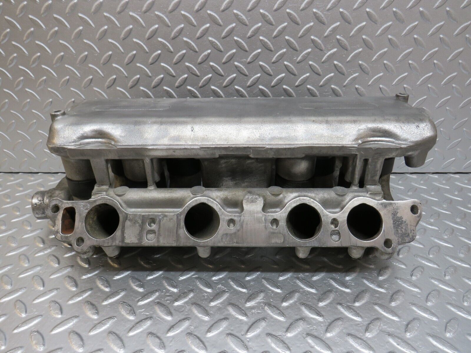 33042 Mercedes-Benz C107 R107 350 V8 Intake Manifold 1161412301