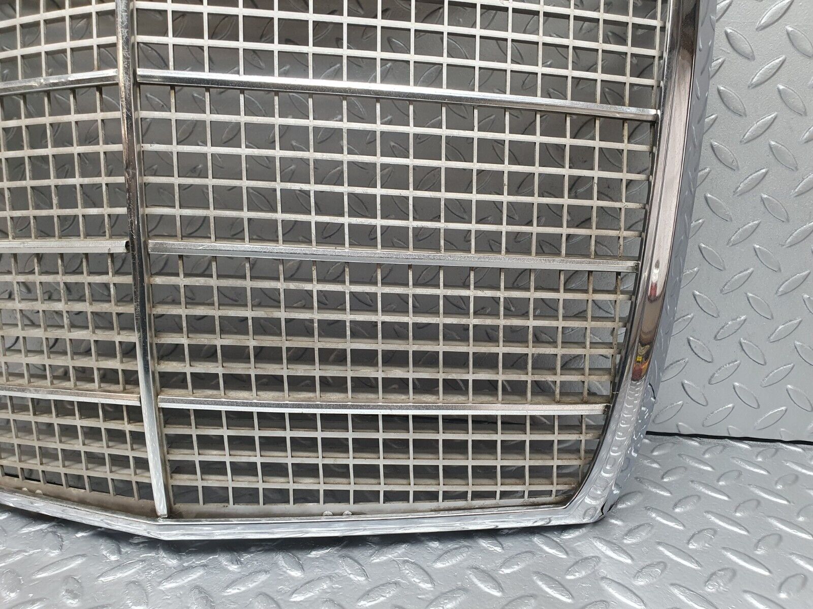 43398 Mercedes-Benz W108 280SE Bonnet Grill Chrome