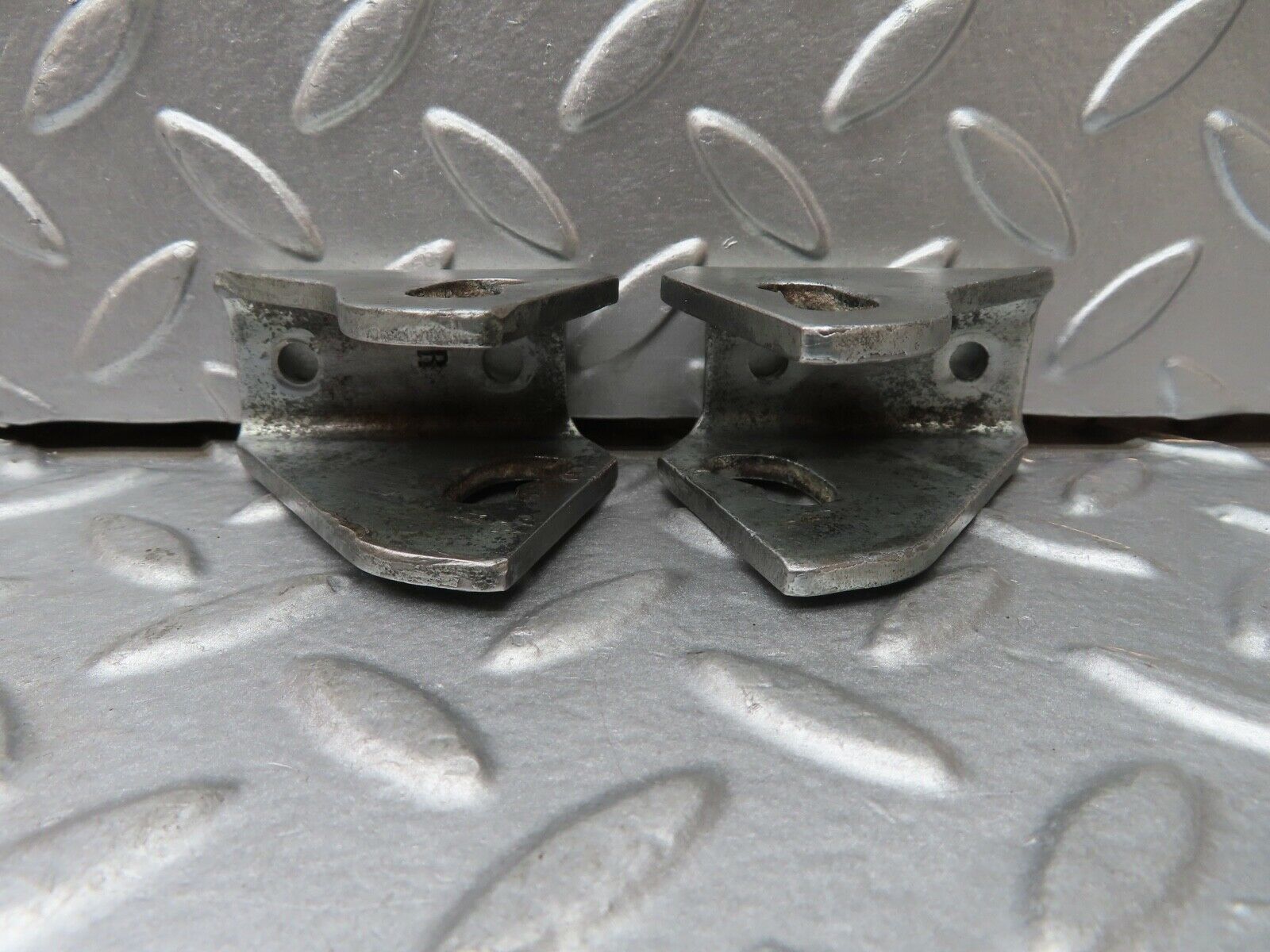 20506 Mercedes-Benz R107 450SL Soft Top Bracket Pair