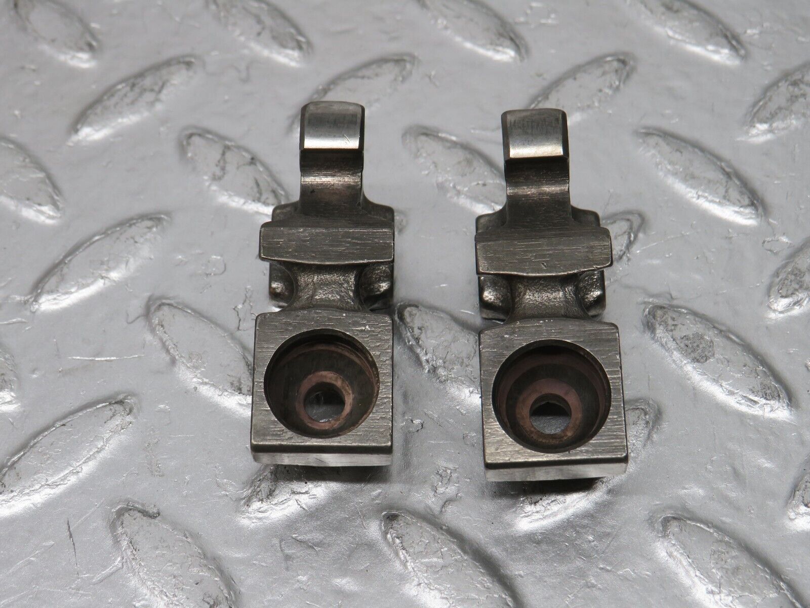 33007 Mercedes-Benz C107 R107 350 V8 Valve Rocker Arm With Spring & Tappet