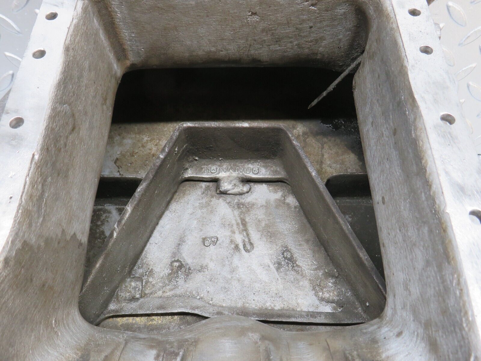 32811 Mercedes-Benz C107 R107 350 V8 Oil Pan Oil Sump 1160102913 1160140166