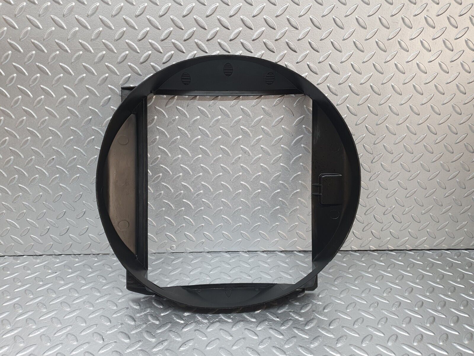 42882 Mercedes-Benz W201 190 2.0L Engine Fan Shroud 2015050755