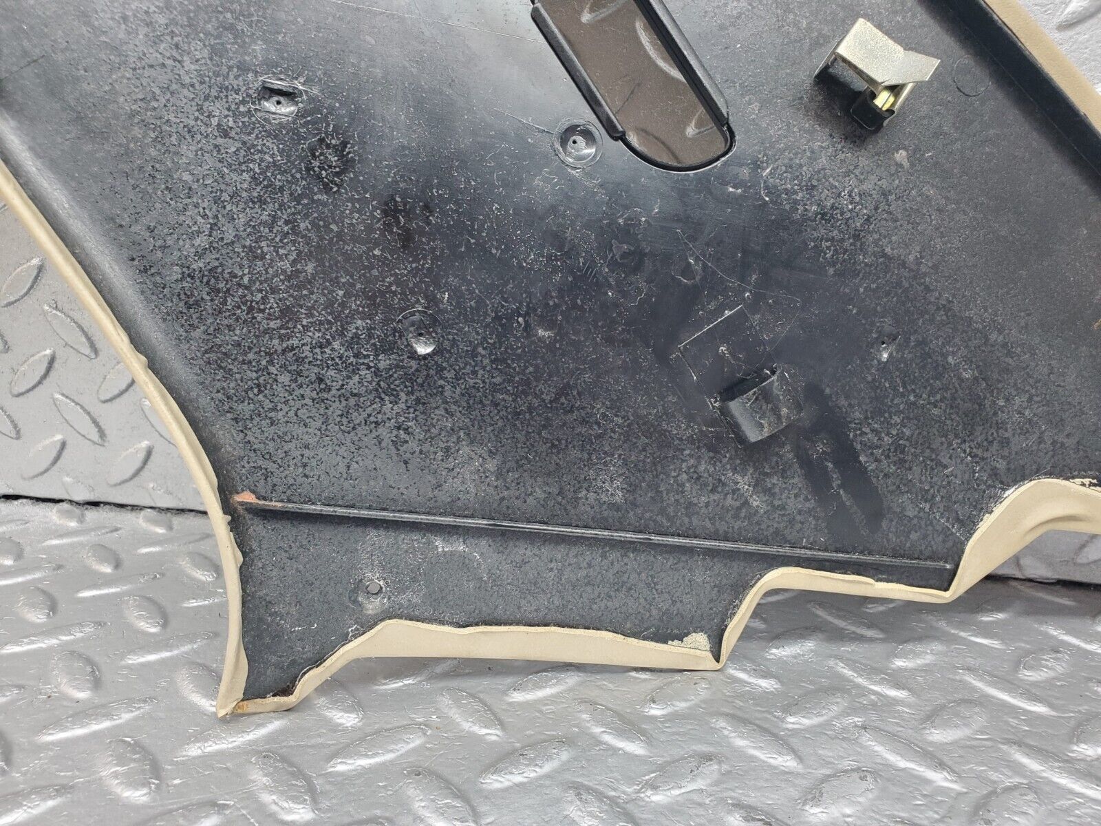 45771 Mercedes-Benz W126 420SE C Pillar Cover Left Side Beige 1266950344