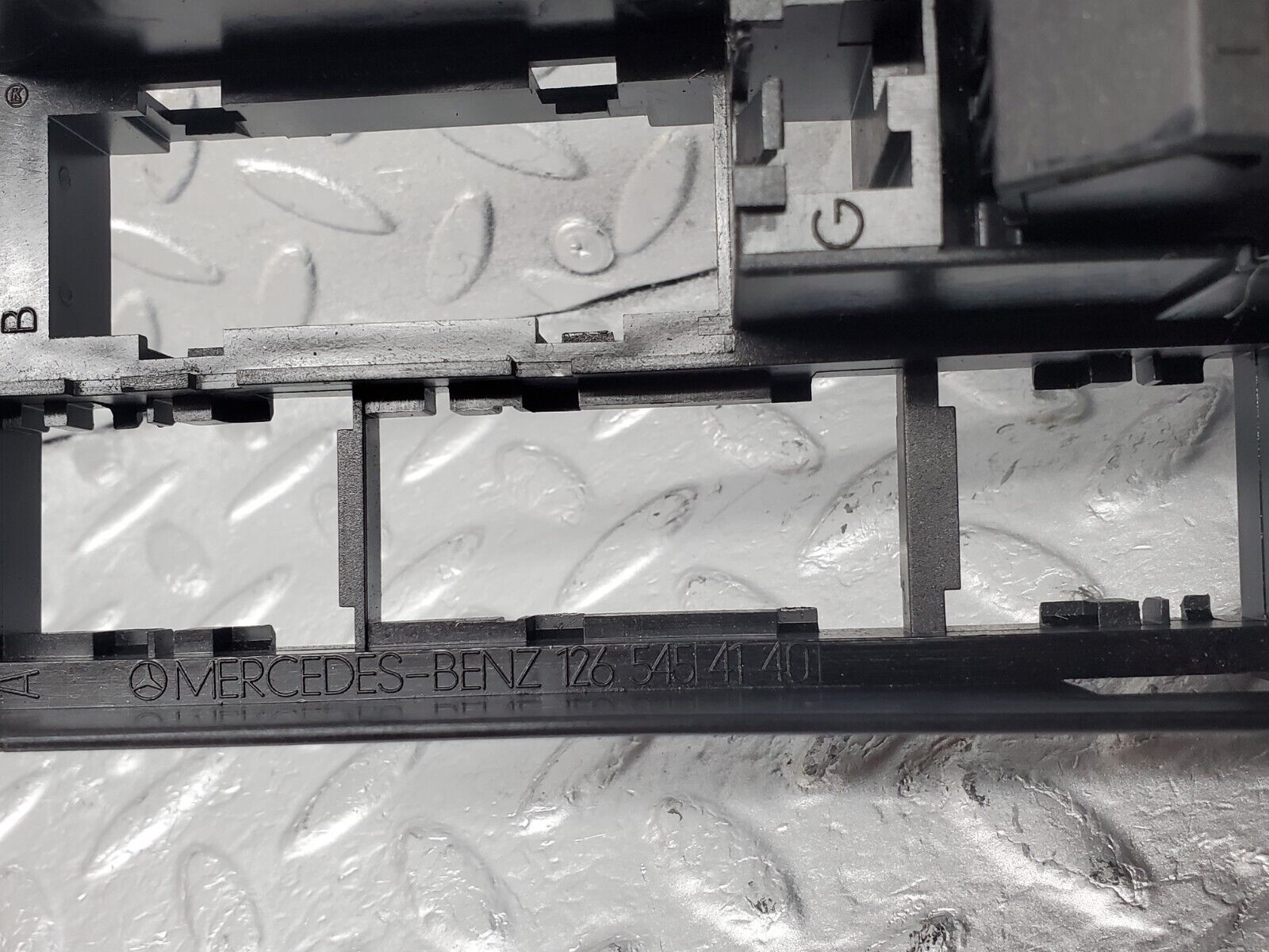 45836 Mercedes-Benz W126 420SE Fuse Box 1265454140 1265407206