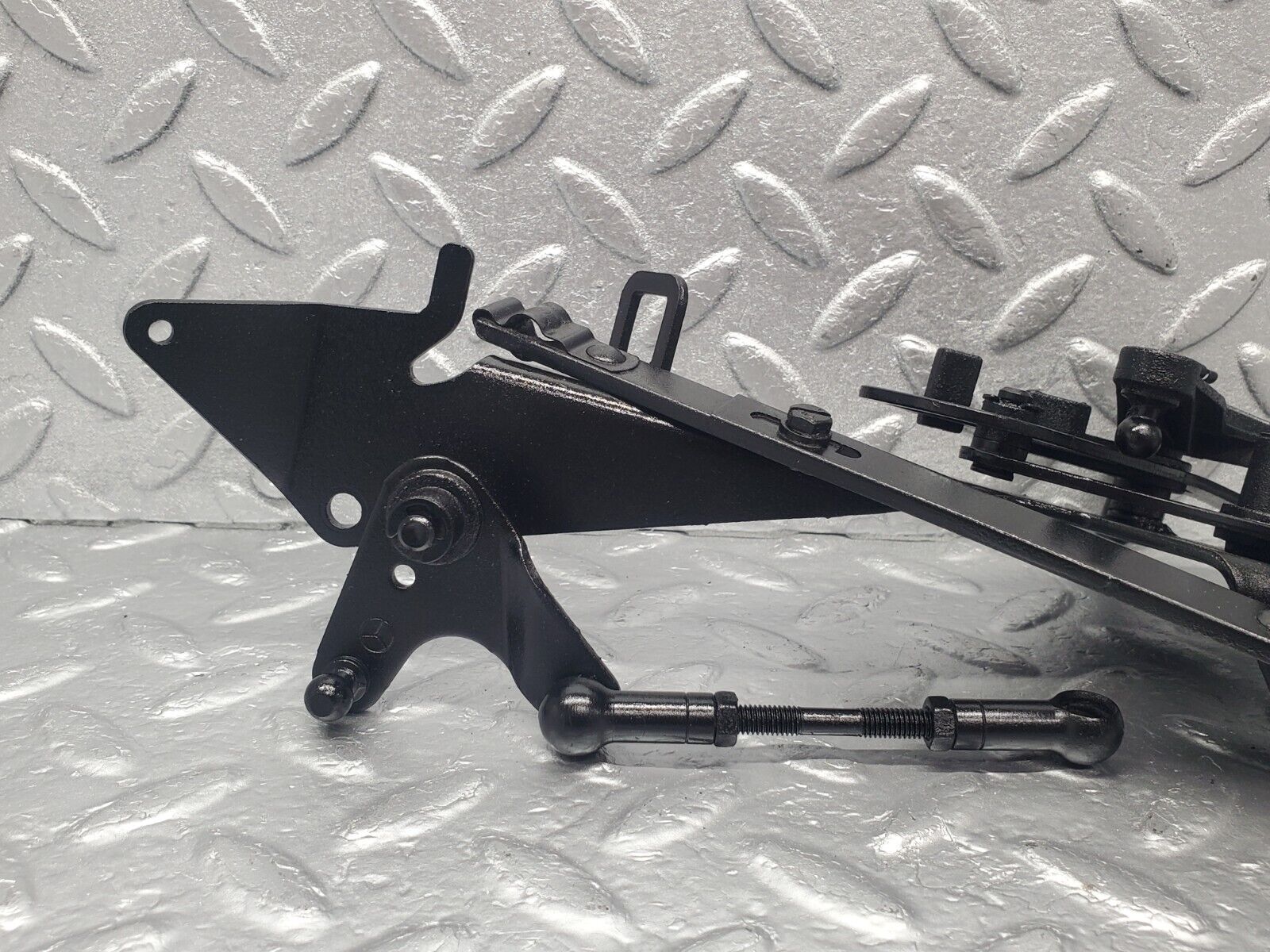 46187 Mercedes-Benz W124 280E Throttle Linkage 1040702321