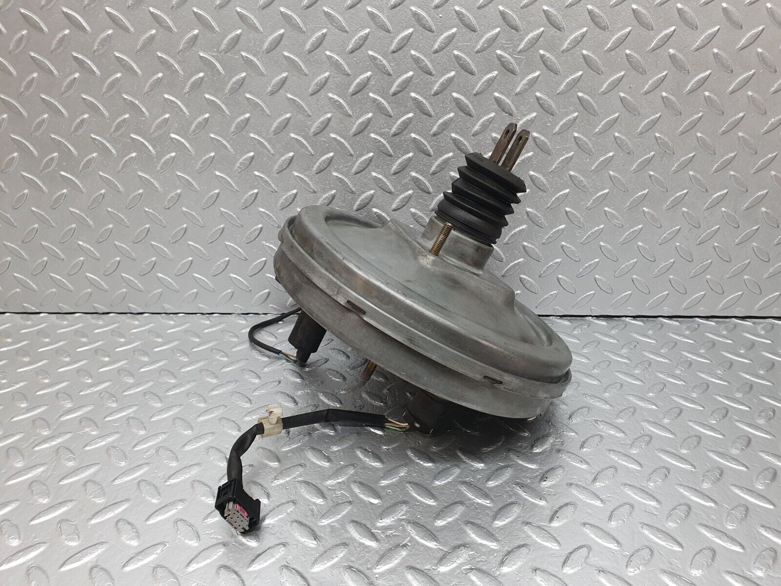 41971 Mercedes-Benz W202 C200 Brake Booster Lucas 0044305830