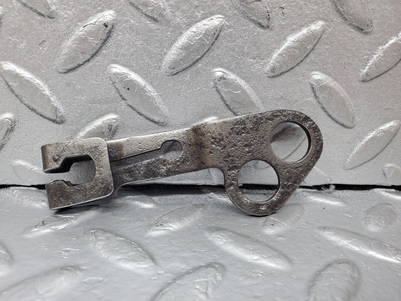 44570 Mercedes-Benz W123 280E Automatic Gearbox Linkage Bracket