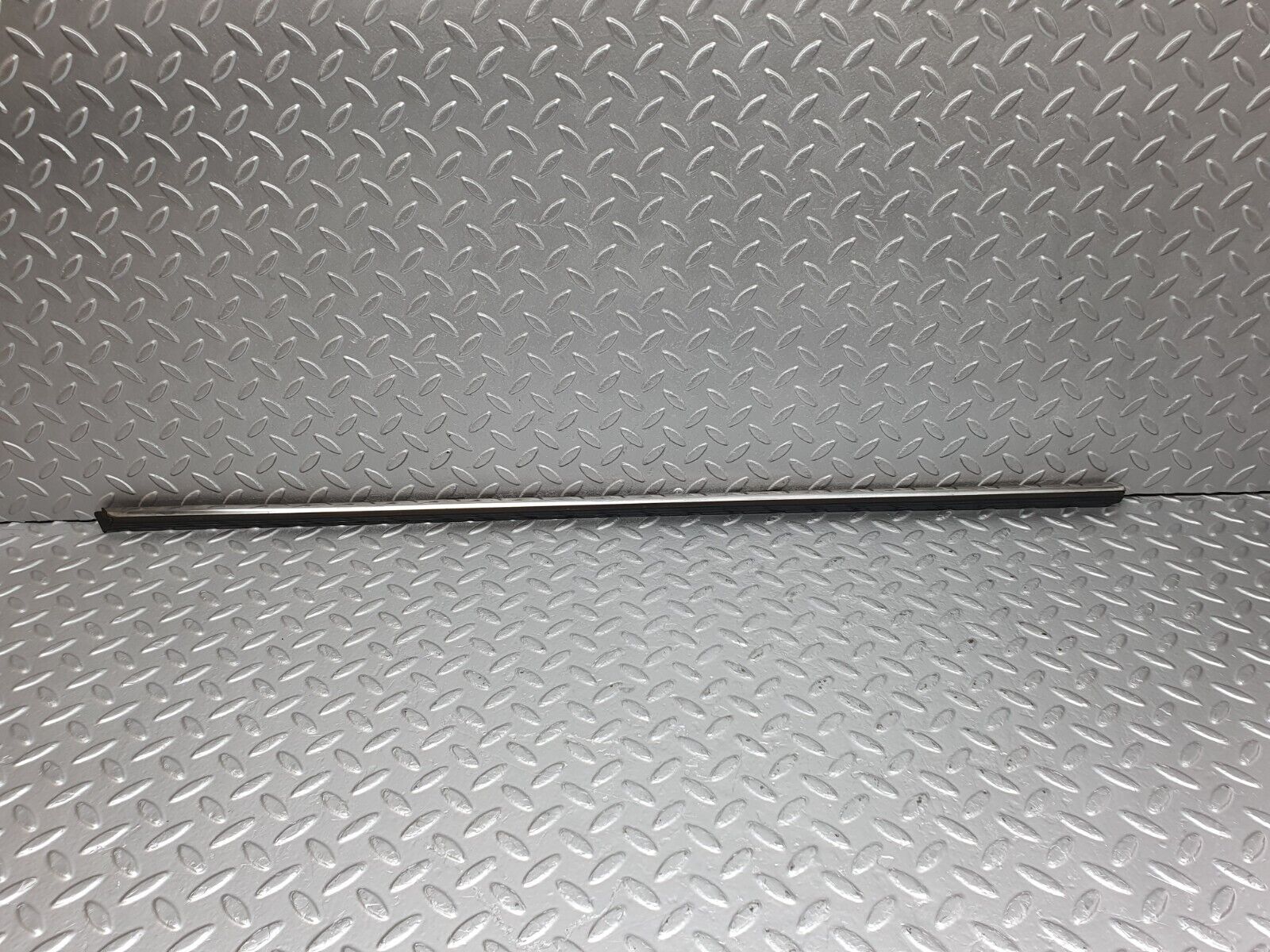 43456 Mercedes-Benz W108 280SE Front Left Door Centre Moulding Trim