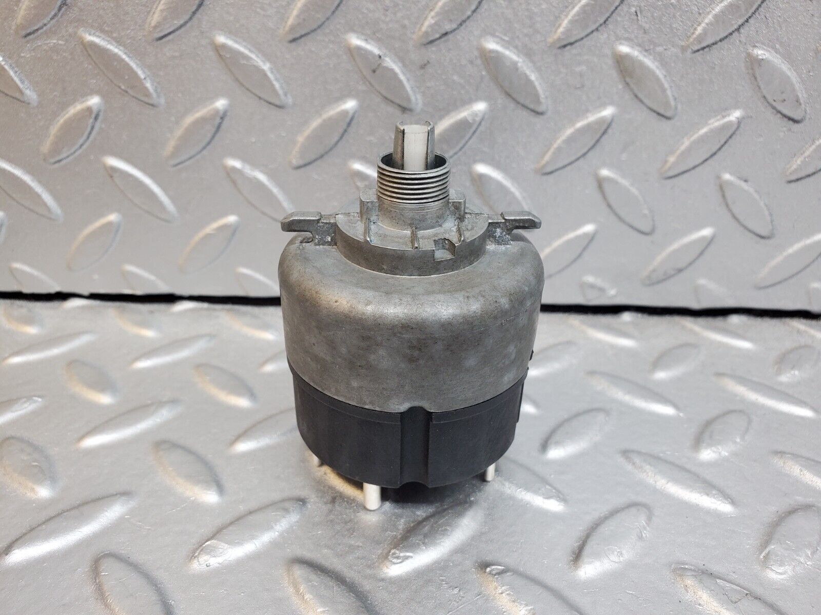 44730 Mercedes-Benz W124 220E Headlight Switch 0005456004