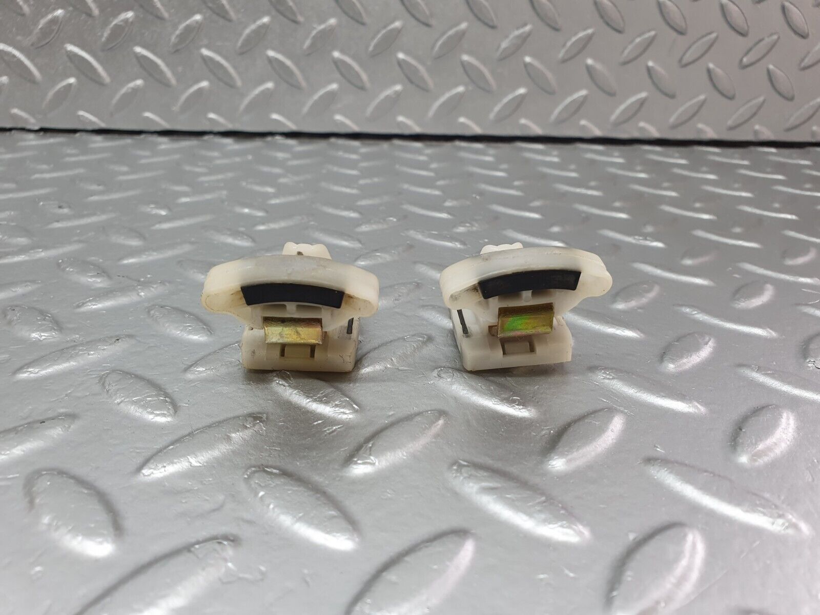 41706 Mercedes-Benz W124 200E Door Window Glass Holder