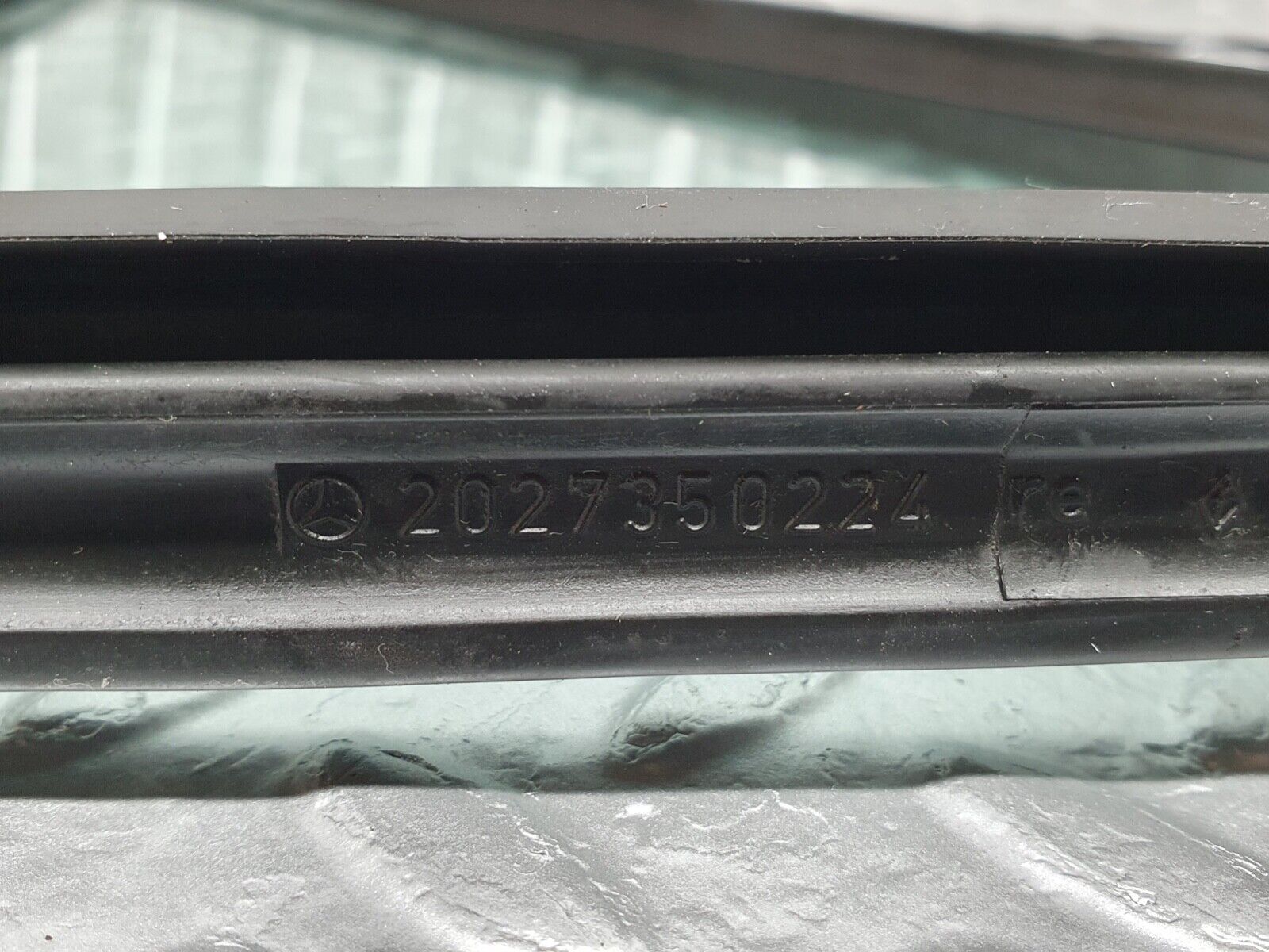 41996 Mercedes-Benz W202 C200 Rear Right Quarter Window Glass 2027350224