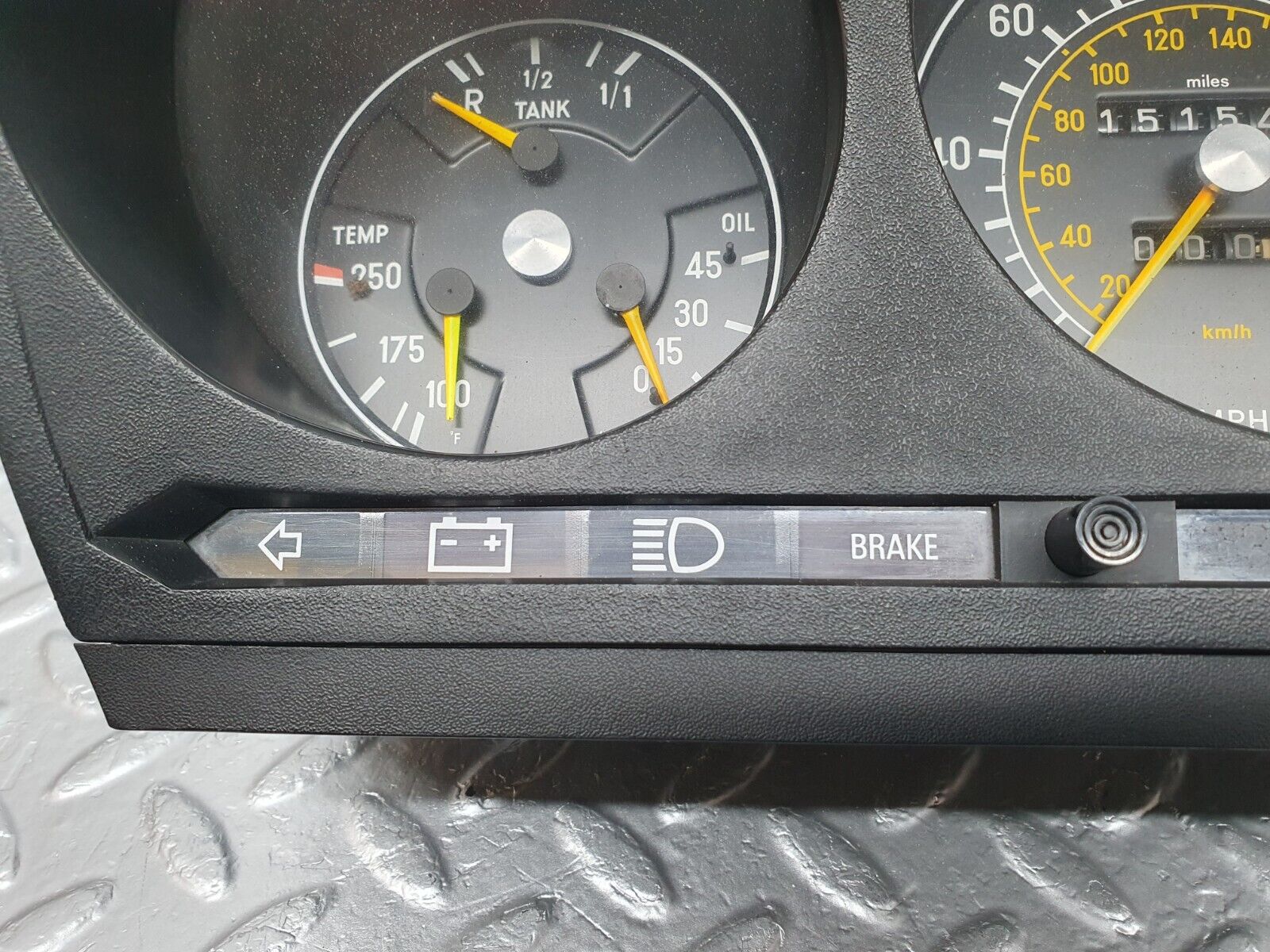 43103 Mercedes-Benz C107 450SLC Coupe Instrument Cluster 87001021 1075423701