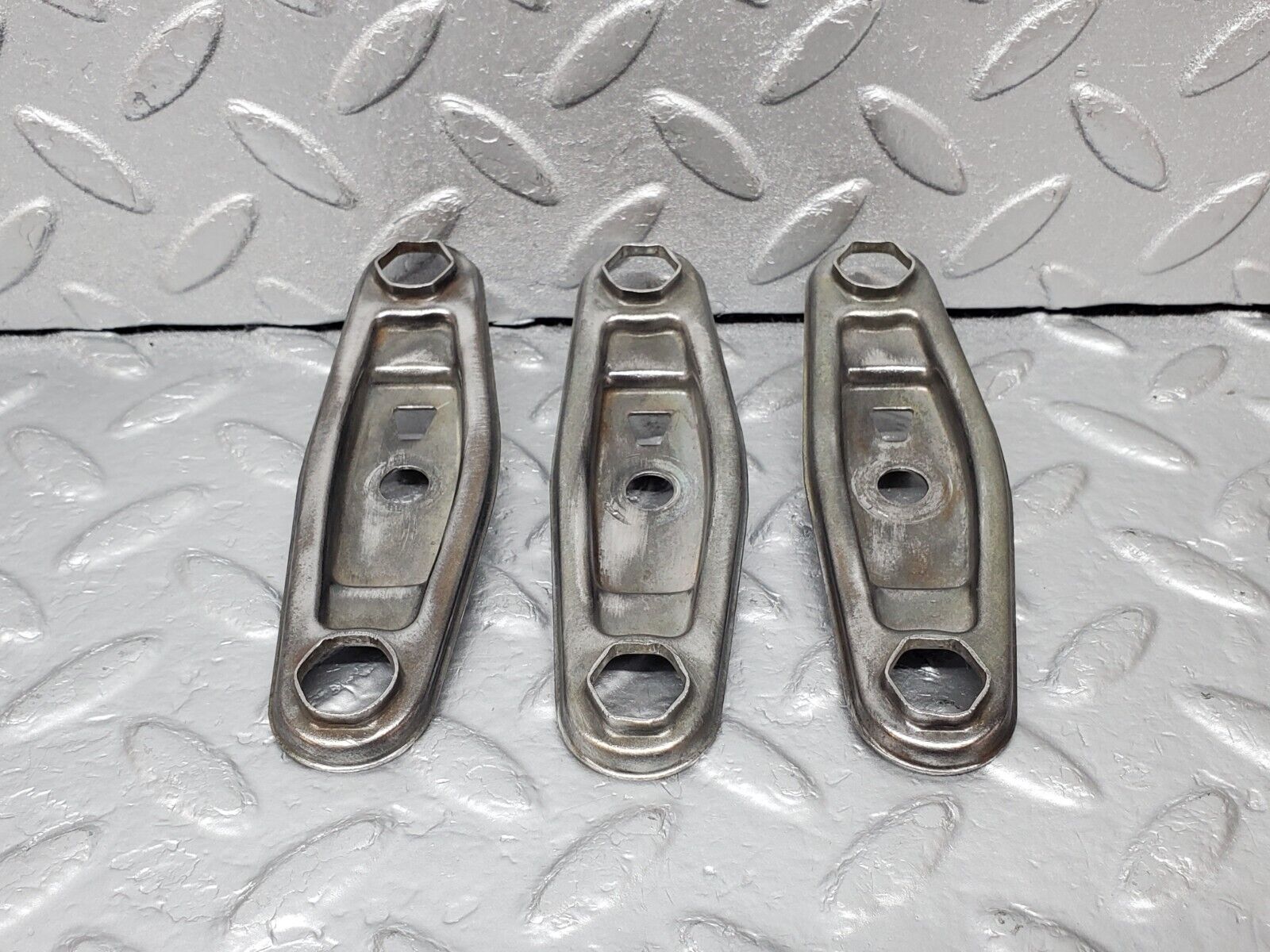 45347 Mercedes-Benz 280E M110.983 Fuel Injector Bracket 3X