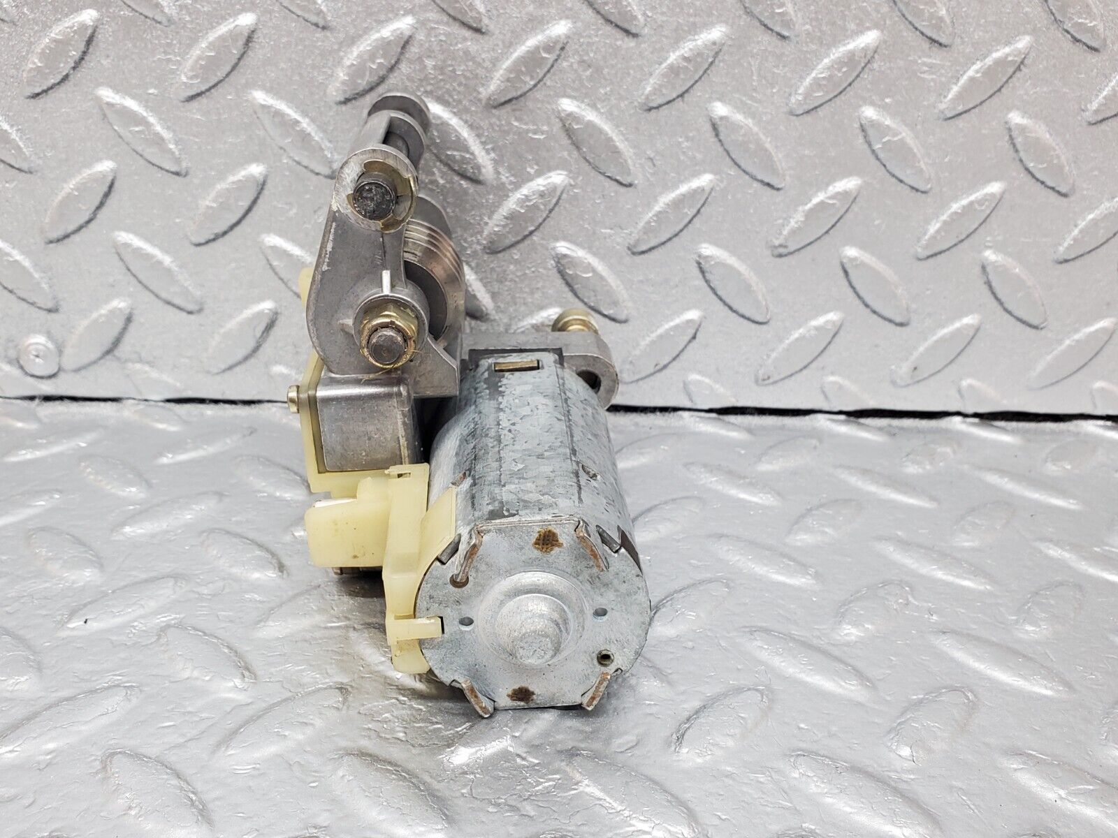 45637 Mercedes-Benz W126 420SE Steering Column Adjustment Motor 1264600325