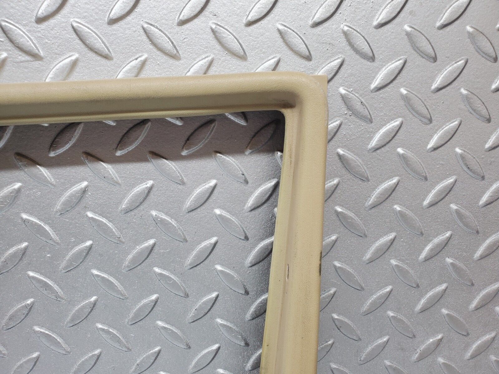 45860 Mercedes-Benz W126 420SE Front Right Door Window Frame Cover 1267250471