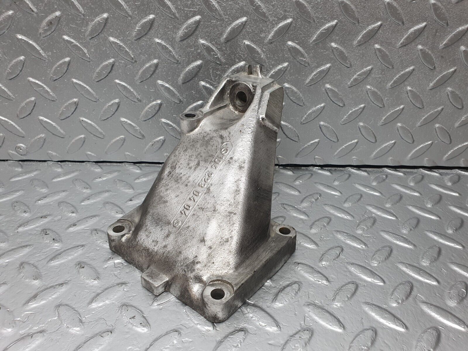 42308 Mercedes-Benz R129 320SL Coupe Engine Mount Bracket Left 1042230404