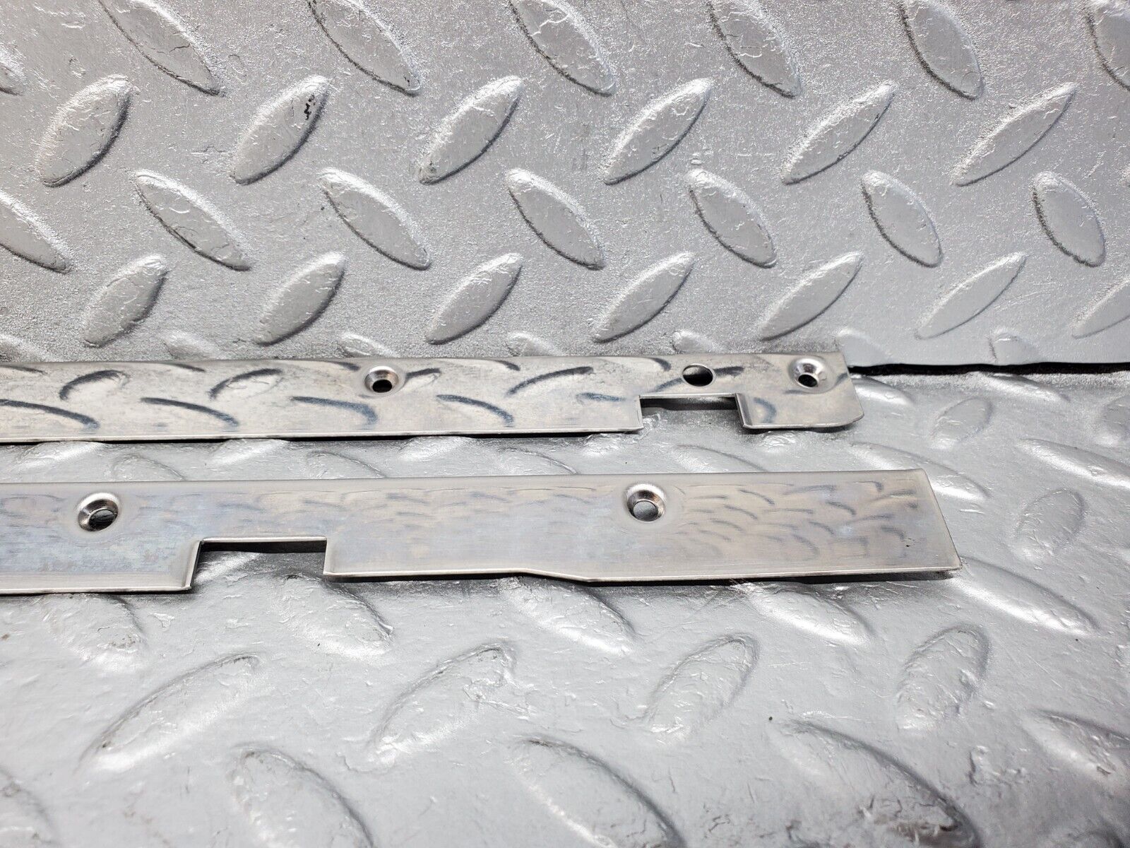 45983 Mercedes-Benz W126 420SE Sunroof Chrome Trim Set